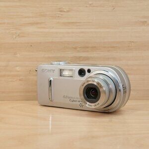 Sony Cyber Shot DSC-P9 Digital Camera 4MP Tested Working